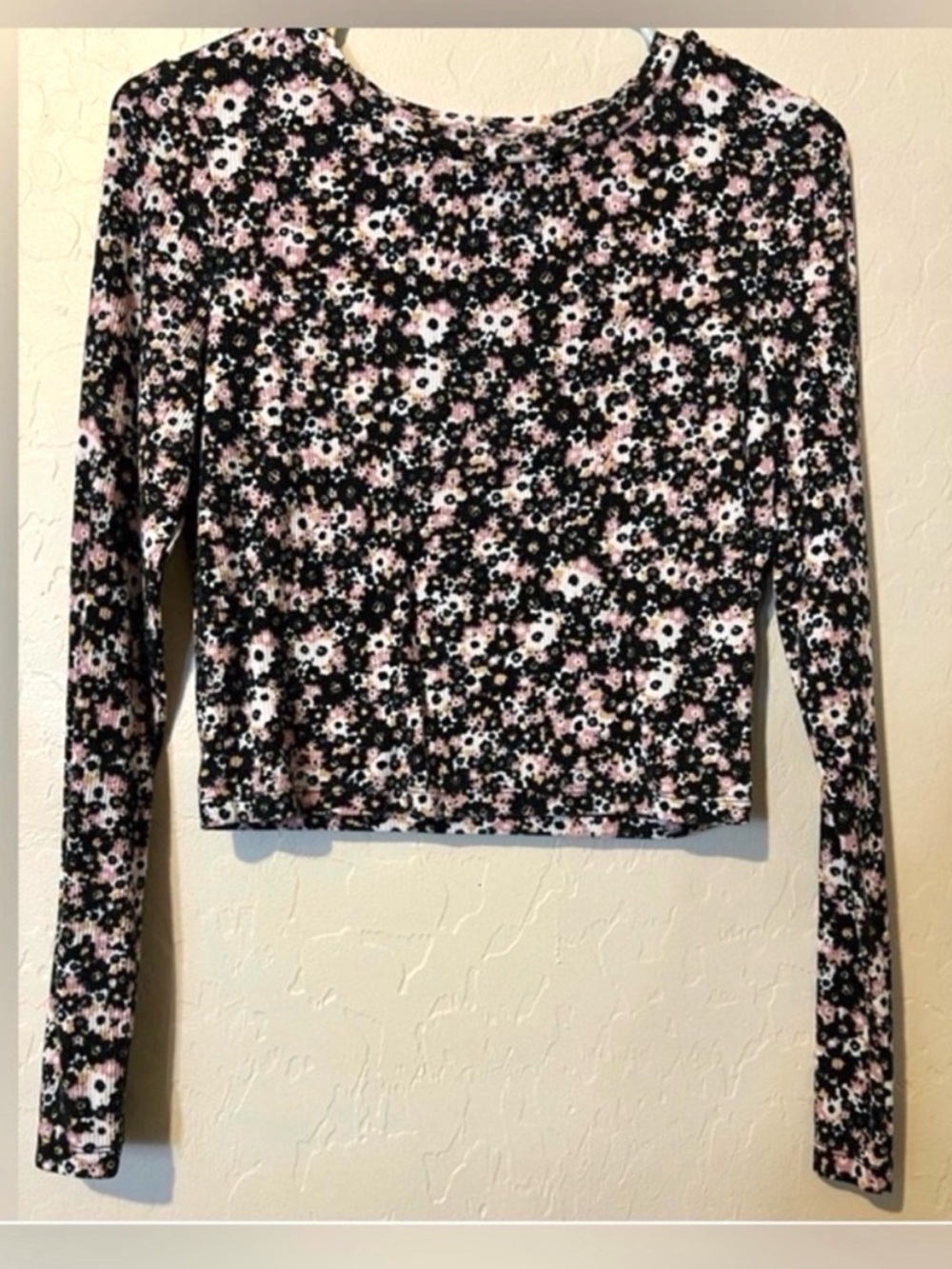 Wild Fable Floral Long Sleeve Crop Top Black Pink Y2K Fitted Baby Tee Size M